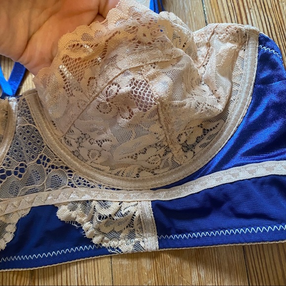 Gorgeous 2 Pc. Lingerie - Picture 3 of 10